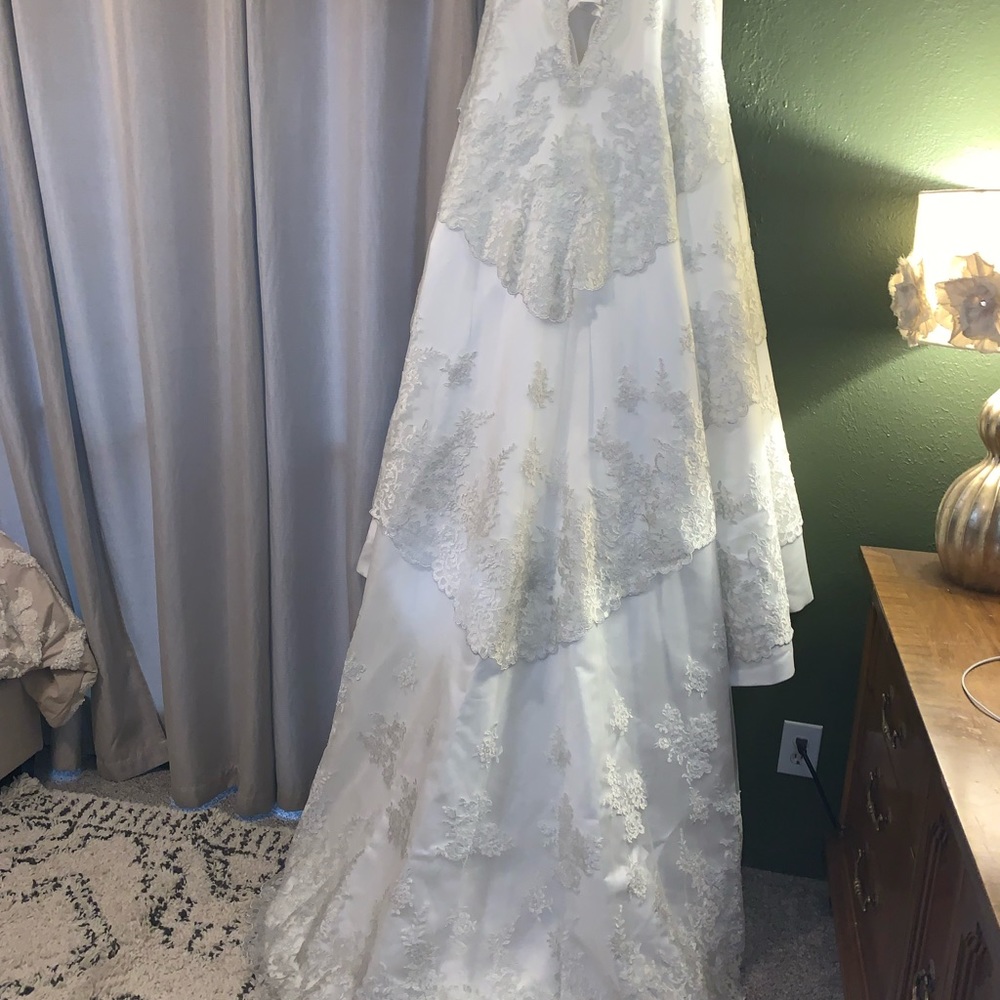 Maggie Sottero wedding gown - Picture 6 of 17